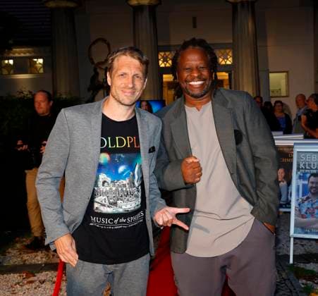 Oliver Pocher, Mola Adebisi bei der Premiere Der eingebildet Kranke und 90. Geburtstag von Dieter Hallervorden im Schloßpark Theater Berlin.