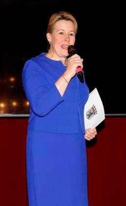 Franziska Giffey bei der Premiere Der eingebildet Kranke und 90. Geburtstag von Dieter Hallervorden im Schloßpark Theater Berlin.