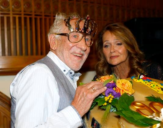 Dieter Hallervorden mit Ehefrau Christiane Hallervorden bei der Premiere Der eingebildet Kranke und 90. Geburtstag von Dieter Hallervorden im Schloßpark Theater Berlin.