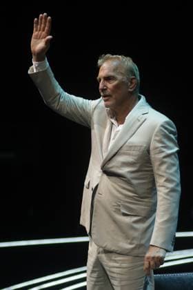 2025 Mexico Siglo XXI: Minds that Light Up the Future American actor and Director Kevin Costner greets during the 2025 Mexico Siglo XXI: Minds that Light Up the Future, organized by the Telmex-Telcel Foundation at Auditorio Nacional. on September 5, 2025 in Mexico City, Mexico. (Photo by Ismael Rosas Eyepix Group) Copyright: xIsmaelxRosas xEyepixxGroupx IR_05092025_167751