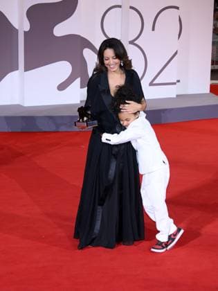 Bilder des Jahres 2025, Entertainment 09 September Entertainment Themen der Woche KW36 Venice, 82nd Venice International Film Festival 2025 - Evening 11: Closing Ceremony. Winners Photocall. Pictured: Maryam Touzani  Copyright: xAlbertoxTerenghi PoolxPhotoxEventsx06x xipa-agency.netx xPoolxPhotoxEventsx06x IPA_Agency_IPA64335139