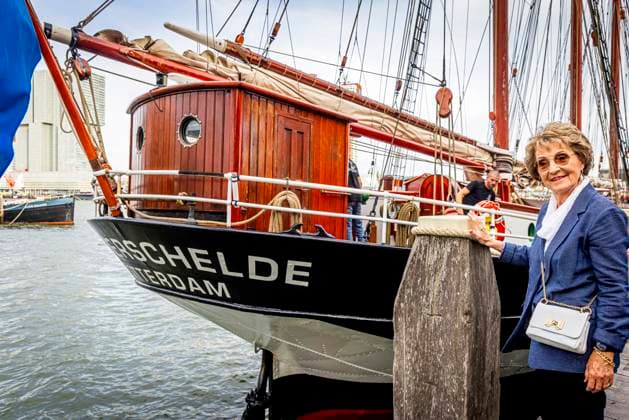 Bilder des Jahres 2025, Entertainment 09 September Entertainment Themen der Woche KW36 06-09-2025 Rotterdam Princess Margriet visited the three-masted schooner Oosterschelde during the World Port Days in Rotterdam. Â  Copyright: xPPEx
