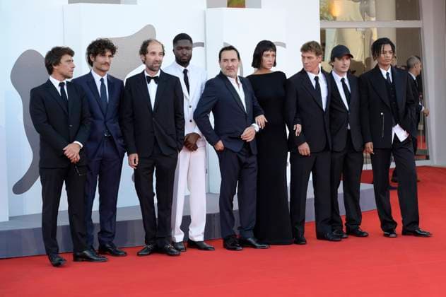 Hugo Selignac, Louis Garrel, Thomas Bangalter, Stephane Bak, Gilles Lellouche, Adele Exarchopoulos, Cedric Jimenez, Olivier Demangel und Lala &ce bei der Closing Ceremony mit Preisverleihung und der Premiere des Kinofilms Chien 51 Dog 51 auf der Biennale di Venezia 2025 82. Internationale Filmfestspiele von Venedig im Palazzo del Cinema. Venedig, 06.09.2025