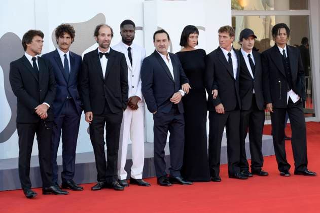 Hugo Selignac, Louis Garrel, Thomas Bangalter, Stephane Bak, Gilles Lellouche, Adele Exarchopoulos, Cedric Jimenez, Olivier Demangel und Lala &ce bei der Closing Ceremony mit Preisverleihung und der Premiere des Kinofilms Chien 51 Dog 51 auf der Biennale di Venezia 2025 82. Internationale Filmfestspiele von Venedig im Palazzo del Cinema. Venedig, 06.09.2025