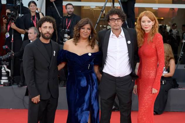 Motaz Malhees, Kaouther Ben Hania, Nadim Cheikhrouha und Odessa Rae bei der Closing Ceremony mit Preisverleihung und der Premiere des Kinofilms Chien 51 Dog 51 auf der Biennale di Venezia 2025 82. Internationale Filmfestspiele von Venedig im Palazzo del Cinema. Venedig, 06.09.2025