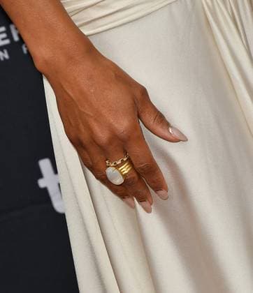 2025 Toronto International Film Festival - Wake Up Dead Man: A Knives Out Mystery Premiere Kerry Washington, ring detail, attends the premiere of Wake Up Dead Man: A Knives Out Mystery during the 2025 Toronto International Film Festival at Princess of Wales Theatre on September 06, 2025 in Toronto, Ontario. Toronto ON Canada Copyright: xCxFlanigan imageSPACEx
