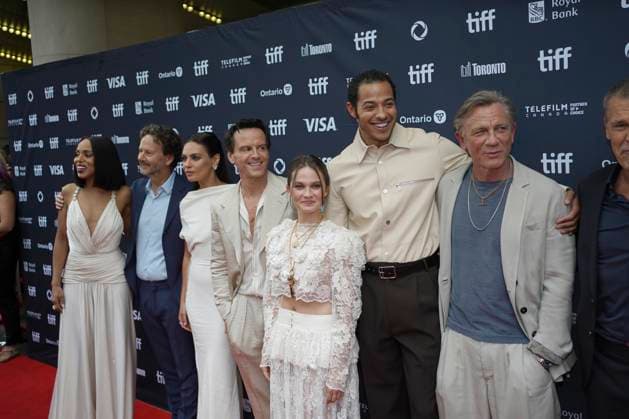 2025 Toronto International Film Festival - Wake Up Dead Man: A Knives Out Mystery Premiere (L-R) Kerry Washington, Ram Bergman, Mila Kunis, Andrew Scott, Cailee Spaeny, Daryl McCormack, Daniel Craig attend the red carpet for the ˜Wake Up Dead Man: A Knives Out Mystery™ premiere during the 2025 Toronto International Film Festival at Princess of Wales Theatre. on September 6, 2025 in Toronto, Canada. (Photo by Leonardo Ramirez Eyepix Group) Copyright: xLeonardoxRamirez xEyepixxGroupx LR_06092025_167825