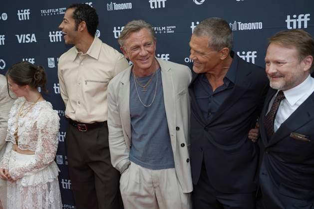 2025 Toronto International Film Festival - Wake Up Dead Man: A Knives Out Mystery Premiere (L-R) Cailee Spaeny, Daryl McCormack, Daniel Craig, Josh Brolin,Rian Johnson attend the red carpet for the ˜Wake Up Dead Man: A Knives Out Mystery™ premiere during the 2025 Toronto International Film Festival at Princess of Wales Theatre. on September 6, 2025 in Toronto, Canada. (Photo by Leonardo Ramirez Eyepix Group) Copyright: xLeonardoxRamirez xEyepixxGroupx LR_06092025_167814
