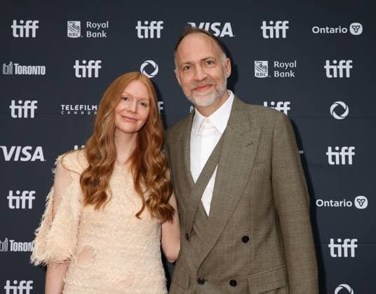 50eme Festival du Film de Toronto 06 Septembre 2025 50th Toronto International Film Festival Red carpet of the film Wake up dead man a knives out mystery Composer Nathan Johnson and his wife 448402 2025 09 06 Toronto Canada  Copyright: xIsabellexVautierx xStarfacex STAR_448402_074