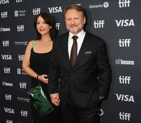 50eme Festival du Film de Toronto 06 Septembre 2025 50th Toronto International Film Festival Red carpet of the film Wake up dead man a knives out mystery Rian Johnson and his wife 448402 2025 09 06 Toronto Canada  Copyright: xIsabellexVautierx xStarfacex STAR_448402_132