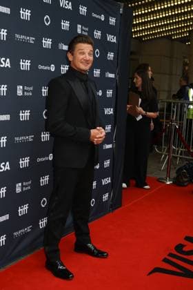 50eme Festival du Film de Toronto 06 Septembre 2025 50th Toronto International Film Festival Red carpet of the film Wake up dead man a knives out mystery Jeremy Renner 448402 2025 09 06 Toronto Canada  Copyright: xIsabellexVautierx xStarfacex STAR_448402_181