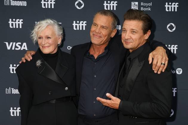 50eme Festival du Film de Toronto 06 Septembre 2025 50th Toronto International Film Festival Red carpet of the film Wake up dead man a knives out mystery Glenn Close, Josh Brolin and Jeremy Renner 448402 2025 09 06 Toronto Canada  Copyright: xIsabellexVautierx xStarfacex STAR_448402_204