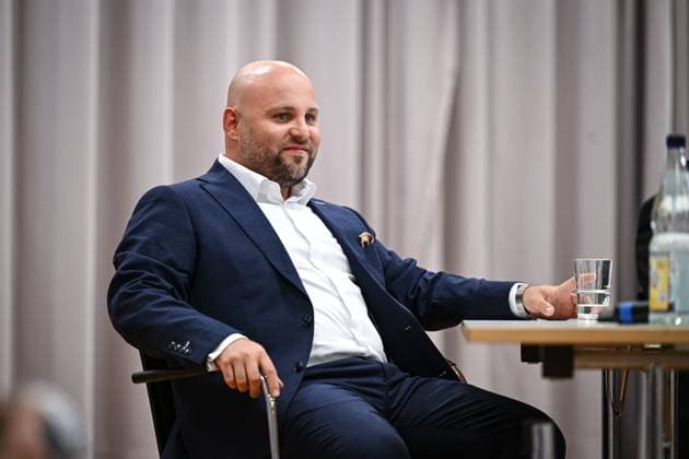 Tuebingen 05.09.2025 Streitgespraech Podium in der Hermann Hepper Halle, zwischen Tuebingens Oberbuergermeister, Boris Palmer und dem AfD Landesvorsitzender Baden-Wuerttemberg, Markus Frohnmaier: AfD Chef Baden-Wuerttemberg, Markus Frohnmaier auf der Buehne *** Tuebingen 05 09 2025 Debate panel discussion in the Hermann Hepper Halle, between Tuebingens Lord Mayor, Boris Palmer and the AfD State Chairman of Baden Wuerttemberg, Markus Frohnmaier AfD Head of Baden Wuerttemberg, Markus Frohnmaier on stage Ulmer