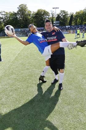 Jorge Gonzalez und Tim Maelzer beim Benefiz Fussballspiel Kicken mit Herz zugunsten der Kinder Herzstation der Universitaetsklinik Eppendorf (UKE) am 7.09.2025 in Hamburg Kicken mit Herz 2025 Benefiz Event in Hamburg