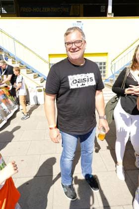 Elton beim Benefiz Fussballspiel Kicken mit Herz zugunsten der Kinder Herzstation der Universitaetsklinik Eppendorf (UKE) am 7.09.2025 in Hamburg Kicken mit Herz 2025 Benefiz Event in Hamburg *** Elton at the charity football match Kicken mit Herz for the benefit of the childrens heart ward of the University Hospital Eppendorf UKE on 7 09 2025 in Hamburg Kicken mit Herz 2025 charity event in Hamburg 