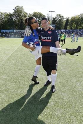 Jorge Gonzalez und Tim Maelzer beim Benefiz Fussballspiel Kicken mit Herz zugunsten der Kinder Herzstation der Universitaetsklinik Eppendorf (UKE) am 7.09.2025 in Hamburg Kicken mit Herz 2025 Benefiz Event in Hamburg