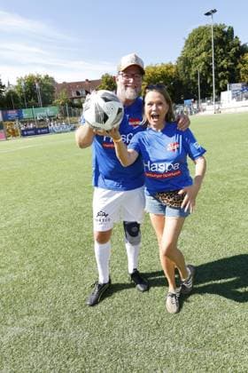 Brian Bojsen und Nova Meierhenrich beim Benefiz Fussballspiel Kicken mit Herz zugunsten der Kinder Herzstation der Universitaetsklinik Eppendorf (UKE) am 7.09.2025 in Hamburg Kicken mit Herz 2025 Benefiz Event in Hamburg