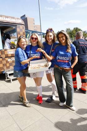 Nova Meierhenrich, Sandra Quadflieg, Madita von Huelsen und Yasmina Filali beim Benefiz Fussballspiel Kicken mit Herz zugunsten der Kinder Herzstation der Universitaetsklinik Eppendorf (UKE) am 7.09.2025 in Hamburg Kicken mit Herz 2025 Benefiz Event in Hamburg