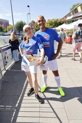 Mareike Fell und Patrick Abozen beim Benefiz Fussballspiel Kicken mit Herz zugunsten der Kinder Herzstation der Universitaetsklinik Eppendorf (UKE) am 7.09.2025 in Hamburg Kicken mit Herz 2025 Benefiz Event in Hamburg