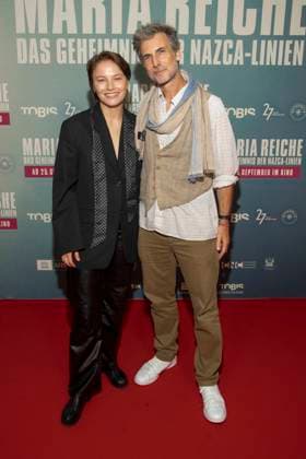 abb Damien Dorsaz Schauspielerin und Devrim Lingnau Regisseur zu Gast auf dem roten Teppich bei der Premiere des Kino Films Maria Reiche Das Geheimnis der Nazca Linien im Delphi Filmpalast am 07.09.2025 in Berlin Berlin Deutschland
