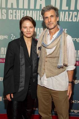 abb Damien Dorsaz Schauspielerin und Devrim Lingnau Regisseur zu Gast auf dem roten Teppich bei der Premiere des Kino Films Maria Reiche Das Geheimnis der Nazca Linien im Delphi Filmpalast am 07.09.2025 in Berlin Berlin Deutschland