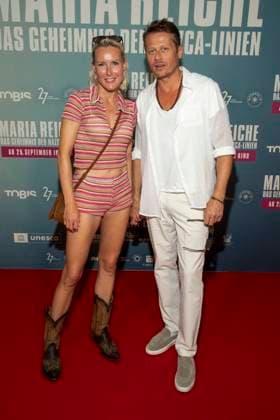 abb Franziska Hippe und Roman Knizka Paar Schauspieler zu Gast auf dem roten Teppich bei der Premiere des Kino Films Maria Reiche Das Geheimnis der Nazca Linien im Delphi Filmpalast am 07.09.2025 in Berlin Berlin Deutschland