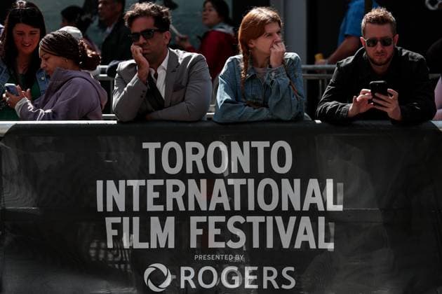 2025 Toronto International Film Festival - Dead Man’s Wire TORONTO, CANADA - SEPTEMBER 7 : Fans wait for the premiere of ‘Dead Man’s Wire’ during the 2025 Toronto International Film Festival at Princess of Wales Theatre in Toronto, Ontario, Canada on September 7, 2025. Mert Alper Dervis Anadolu Ontario Canada. Editorial use only. Please get in touch for any other usage.  Copyright: x2025xAnadoluxMertxAlperxDervisx