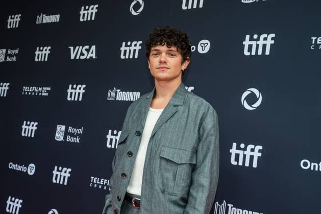 September 7, 2025, Toronto, On, Canada: Noah Jupe arrives on the red carpet for öÄu& SonsöÄÃ¹ at the Toronto International Film Festival in Toronto, Sunday, Sept. 7, 2025. Toronto Canada  - ZUMAc35_ 20250907_zaf_c35_015 Copyright: xLauraxProctorx