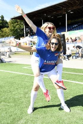 Sandra Quadflieg und Madita van Hülsen beim Kicken mit Herz im STADION HOHELUFT in Hamburg am 07.09.2025