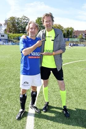 Bjarne Mädel und Lou Richter beim Kicken mit Herz im STADION HOHELUFT in Hamburg am 07.09.2025