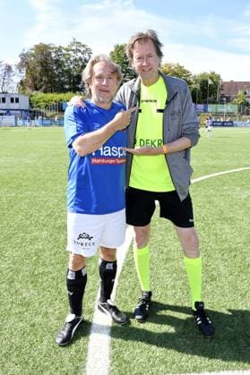Bjarne Mädel und Lou Richter beim Kicken mit Herz im STADION HOHELUFT in Hamburg am 07.09.2025