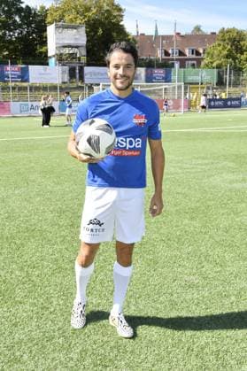 Kostja Ullmann beim Kicken mit Herz im STADION HOHELUFT in Hamburg am 07.09.2025