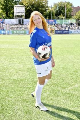 Esther Roling beim Kicken mit Herz im STADION HOHELUFT in Hamburg am 07.09.2025