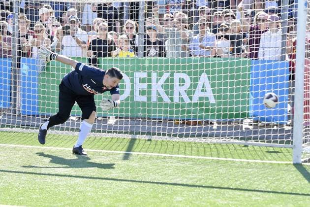 Tim Mälzer beim Kicken mit Herz im STADION HOHELUFT in Hamburg am 07.09.2025