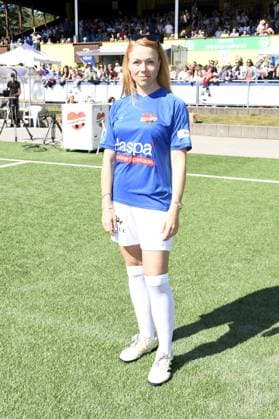 Esther Roling beim Kicken mit Herz im STADION HOHELUFT in Hamburg am 07.09.2025