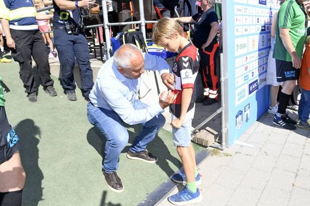 Felix Magath beim Kicken mit Herz im STADION HOHELUFT in Hamburg am 07.09.2025