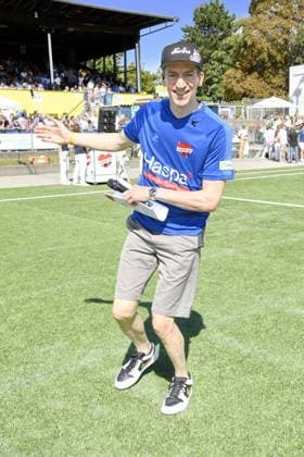 Steffen Hallaschka beim Kicken mit Herz im STADION HOHELUFT in Hamburg am 07.09.2025