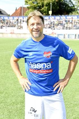 Patrick Bach beim Kicken mit Herz im STADION HOHELUFT in Hamburg am 07.09.2025