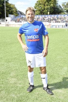 Patrick Bach beim Kicken mit Herz im STADION HOHELUFT in Hamburg am 07.09.2025