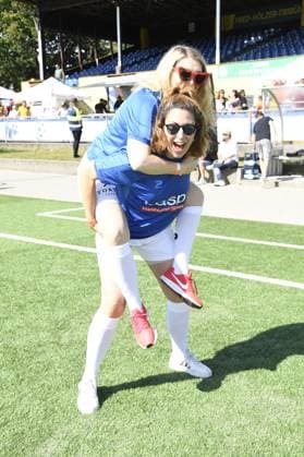 Sandra Quadflieg und Madita van Hülsen beim Kicken mit Herz im STADION HOHELUFT in Hamburg am 07.09.2025