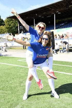 Sandra Quadflieg und Madita van Hülsen beim Kicken mit Herz im STADION HOHELUFT in Hamburg am 07.09.2025