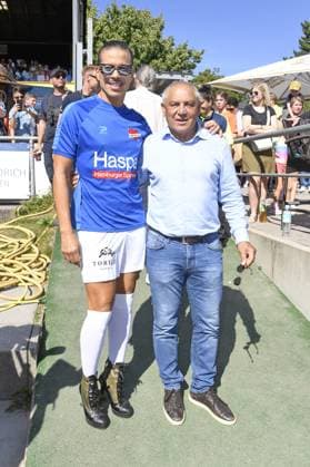 Jorge Gonzalez und Felix Magath beim Kicken mit Herz im STADION HOHELUFT in Hamburg am 07.09.2025