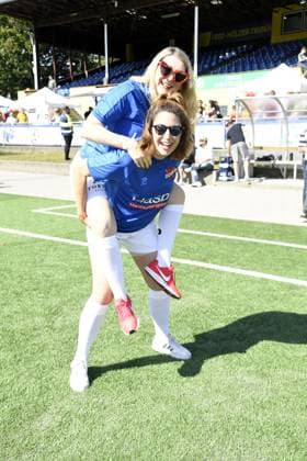 Sandra Quadflieg und Madita van Hülsen beim Kicken mit Herz im STADION HOHELUFT in Hamburg am 07.09.2025