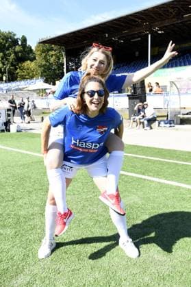 Sandra Quadflieg und Madita van Hülsen beim Kicken mit Herz im STADION HOHELUFT in Hamburg am 07.09.2025