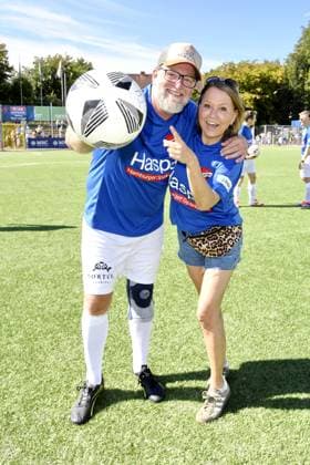 Nova Meierhenrich mit Partner Brian Bojsen beim Kicken mit Herz im STADION HOHELUFT in Hamburg am 07.09.2025