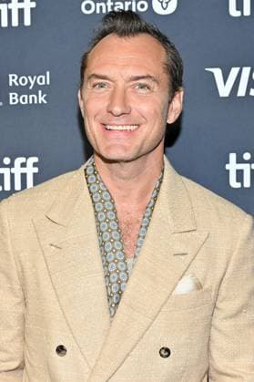 Toronto Black Rabbit Screening Jude Law attending the screening of the movie Black Rabbit ahead of Toronto International Film Festival (TIFF) in Toronto, Canada on September 7, 2025. Photo by Julien Reynaud APS-Medias ABACAPRESS.COM Toronto Canada  Copyright: xReynaudxJulien APS-Medias ABACAx