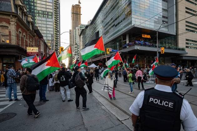 September 7, 2025, Toronto, On, Canada: Pro-Palestinian protesters gather at the Toronto International Film Festival in Toronto on Sunday, September 7, 2025. Toronto Canada  - ZUMAc35_ 20250907_zaf_c35_132 Copyright: xArlynxMcadoreyx