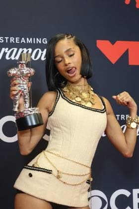 South African singer and songwriter Tyla poses on the red carpet at the MTV Video Music Awards (VMAs) in New York, United States, 07 September 2025. MTV Video Music Awards Red Carpet !ACHTUNG: NUR REDAKTIONELLE NUTZUNG!  Copyright: xOctavioxGuzmánx AME7372 20250908-55017857150_1
