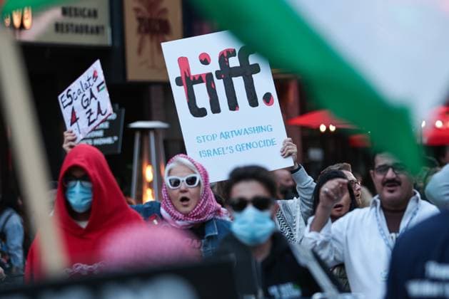 Pro-Palestinian protest at the Toronto International Film Festival TORONTO, CANADA - SEPTEMBER 7 : People gather for a pro-Palestinian protest at the Toronto International Film Festival on September 7, 2025 in Toronto, Ontario, Canada. Mert Alper Dervis Anadolu Toronto Canada. Editorial use only. Please get in touch for any other usage.  Copyright: x2025xAnadoluxMertxAlperxDervisx
