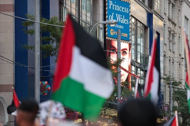 Pro-Palestinian protest at the Toronto International Film Festival TORONTO, CANADA - SEPTEMBER 7 : People gather for a pro-Palestinian protest at the Toronto International Film Festival on September 7, 2025 in Toronto, Ontario, Canada. Mert Alper Dervis Anadolu Toronto Canada. Editorial use only. Please get in touch for any other usage.  Copyright: x2025xAnadoluxMertxAlperxDervisx